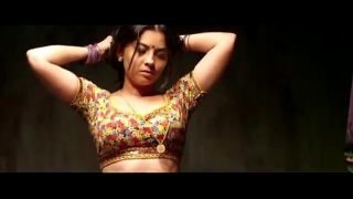 Sonalee Kulkarni hot and sexy navel from movie shutter.